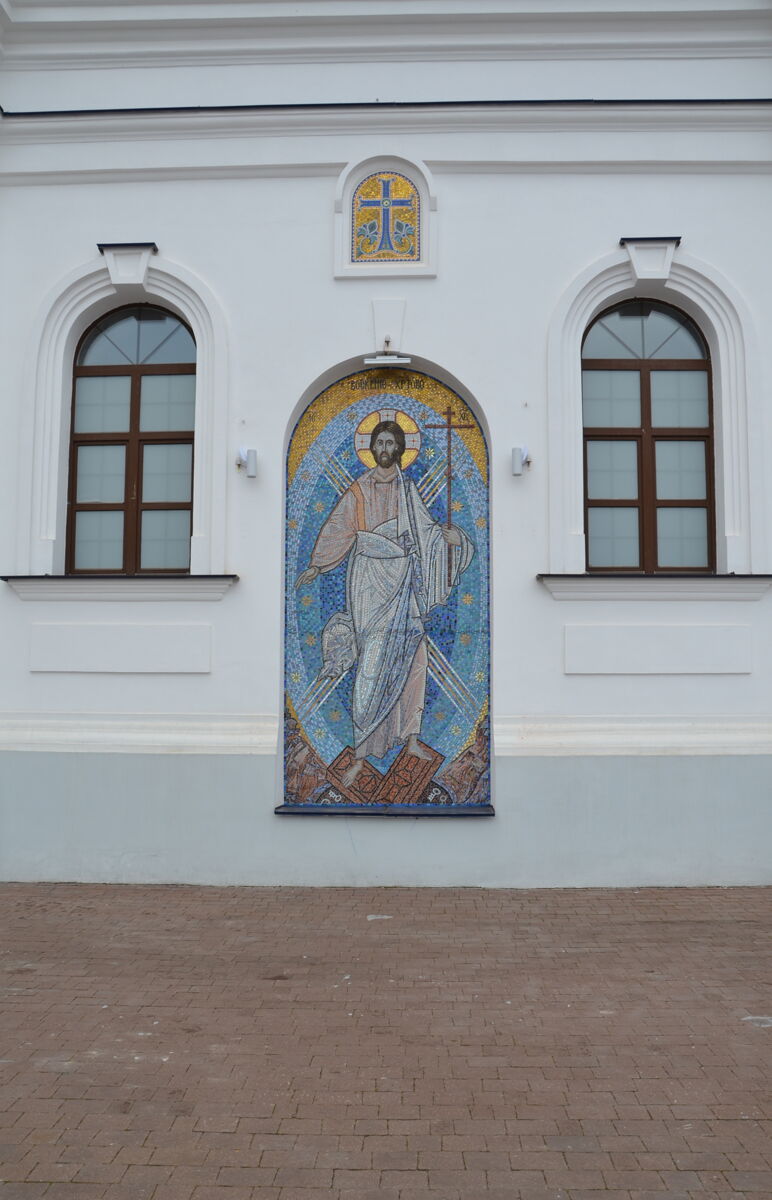 Свенский Успенский монастырь. Собор Успения Пресвятой Богородицы (новый), Супонево (Брянский район, Брянская область). архитектурные детали, Мозаичная икона на восточном фасаде