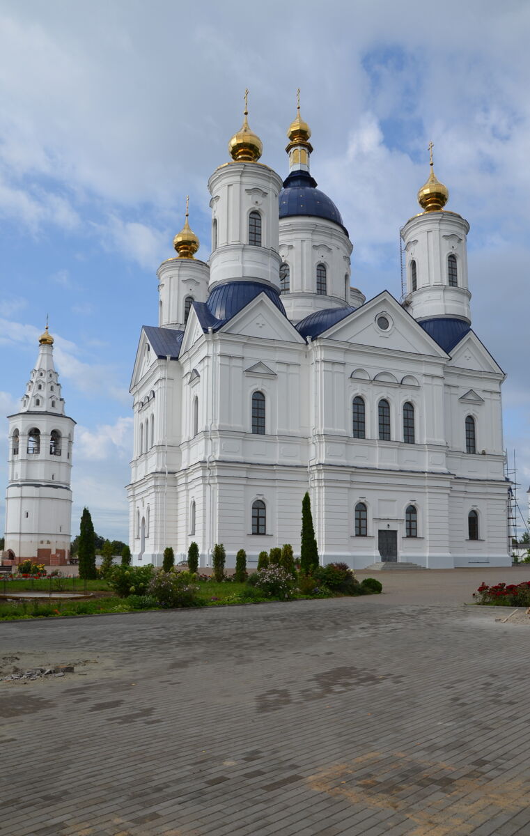 Свенский Успенский монастырь. Собор Успения Пресвятой Богородицы (новый), Супонево (Брянский район, Брянская область). фасады
