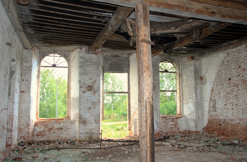 Церковь Богоявления Господня, Лема (Зуевский район, Кировская область). архитектурные детали, Южная стена холодного храма