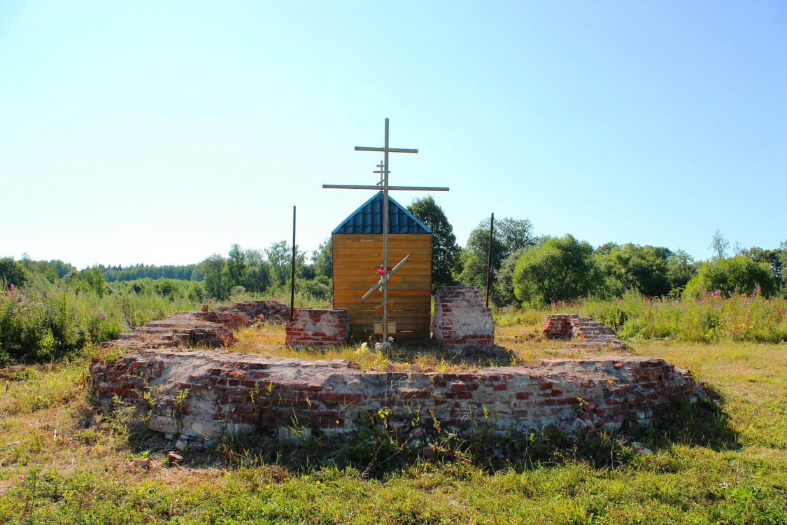 Церковь Казанской иконы Божией Матери, Малыгино, урочище (Сергиево-Посадский городской округ, Московская область). общий вид в ландшафте, Основной объем храма, вид с востока