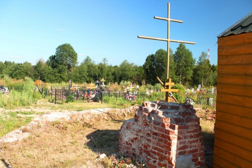 Церковь Казанской иконы Божией Матери, Малыгино, урочище (Сергиево-Посадский городской округ, Московская область). интерьер и убранство, Алтарное место храма храма с поклонным крестом, вид с севера