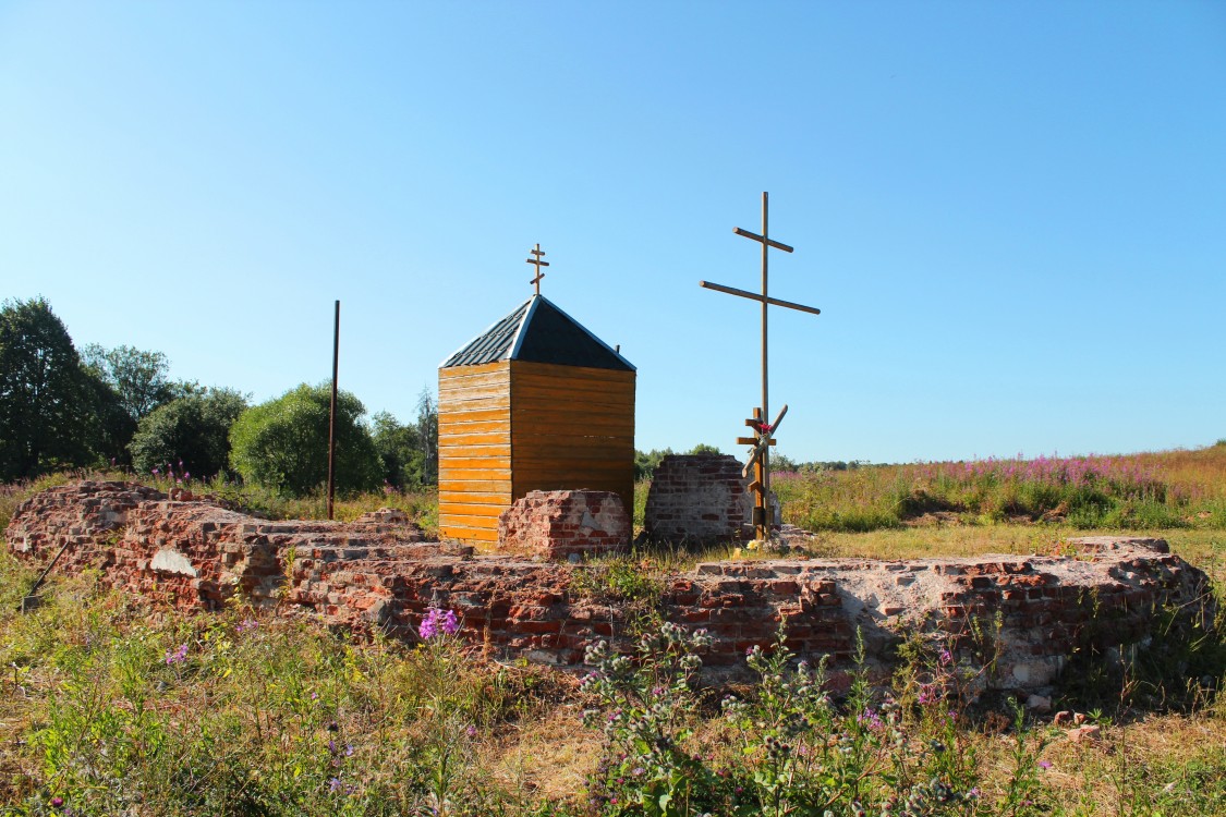Церковь Казанской иконы Божией Матери, Малыгино, урочище (Сергиево-Посадский городской округ, Московская область). общий вид в ландшафте, Основной объем храма, вид с юго-востока