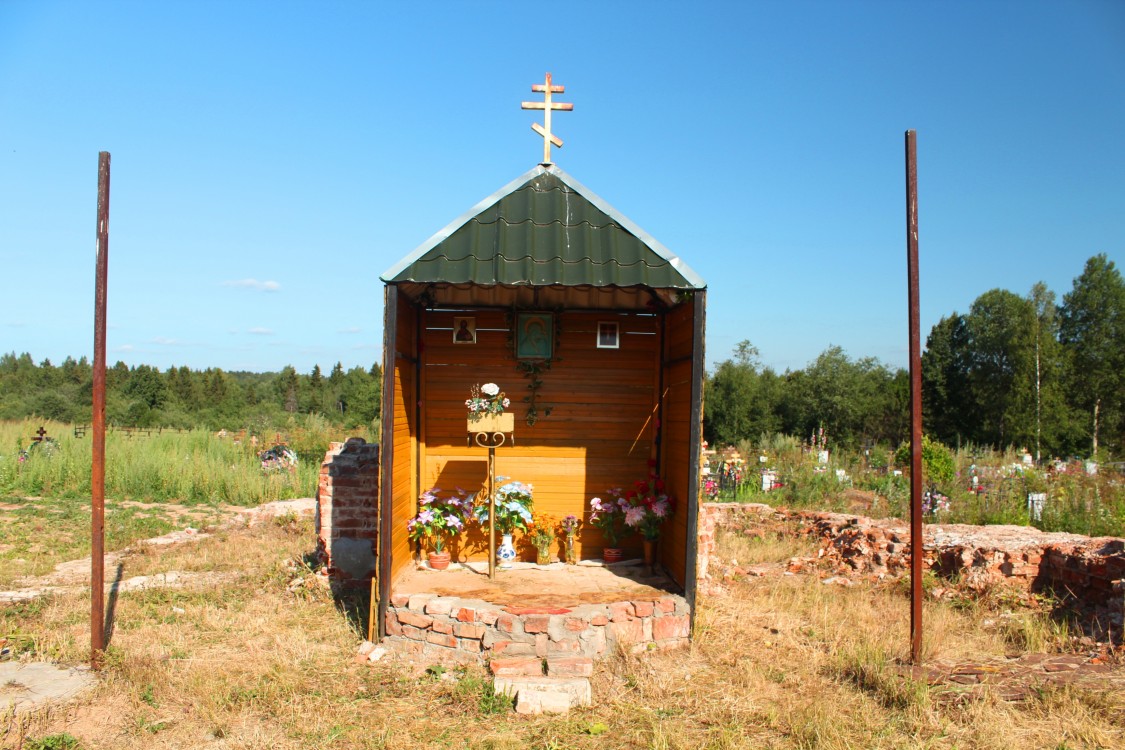 Церковь Казанской иконы Божией Матери, Малыгино, урочище (Сергиево-Посадский городской округ, Московская область). интерьер и убранство, Поминальная часовня перед царскими вратами, вид с запада