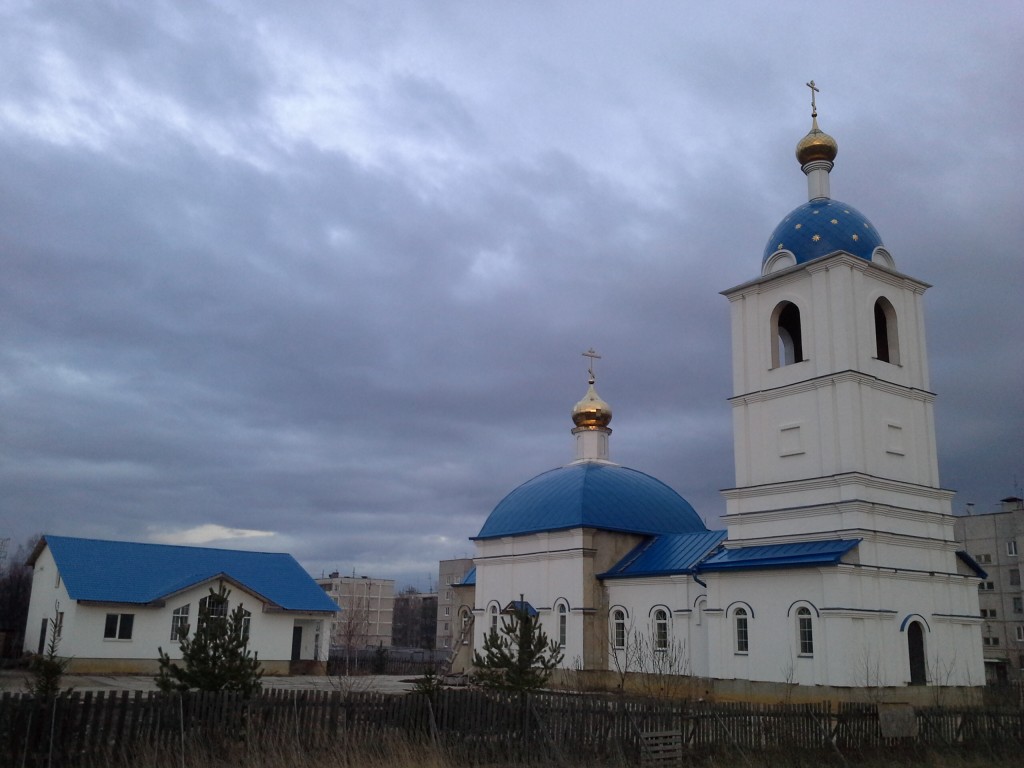 Рылеево. Церковь Спаса Преображения. общий вид в ландшафте