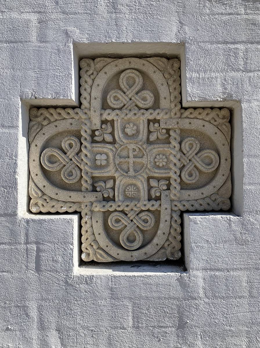 Рельефная вставка на западном фасаде, архитектурные детали. Церковь Пантелеимона Целителя в Щербинках, Приокский район (Нижний Новгород, город, Нижегородская область)