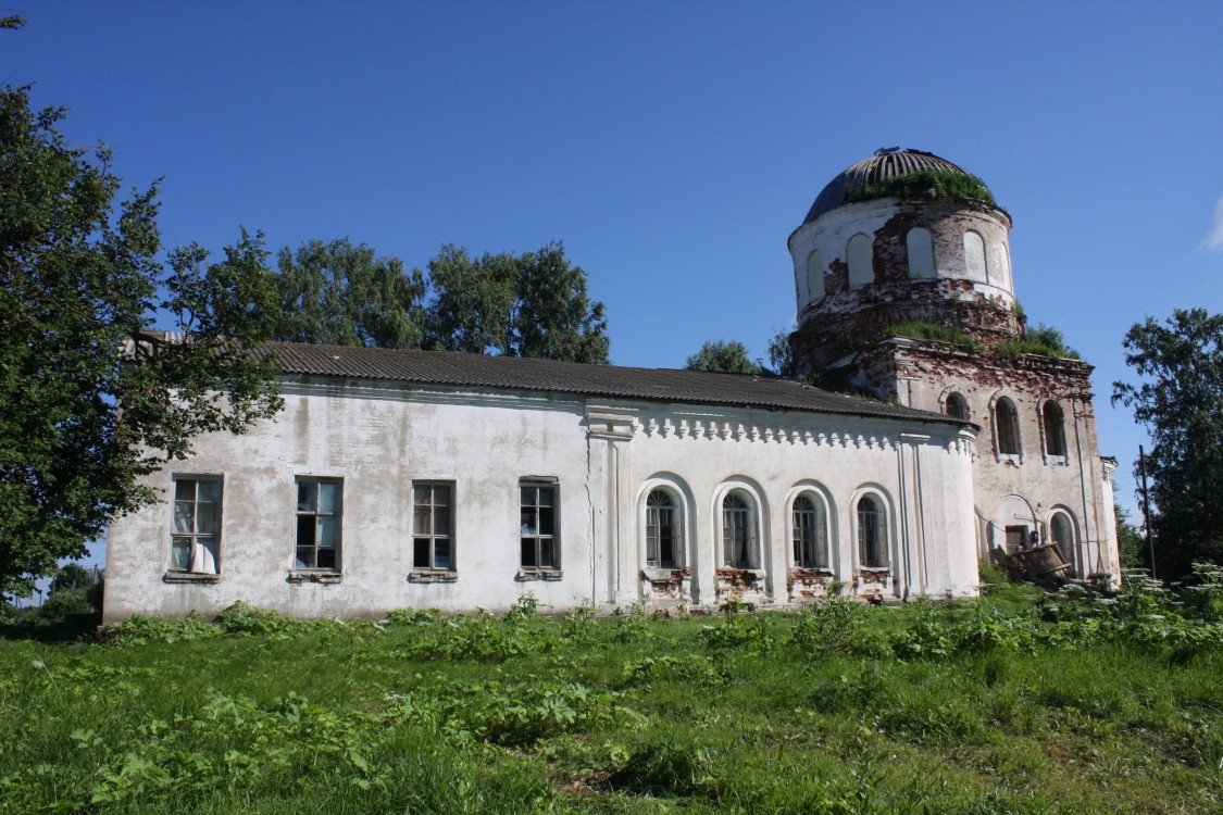 Лукино. Церковь Троицы Живоначальной. фасады