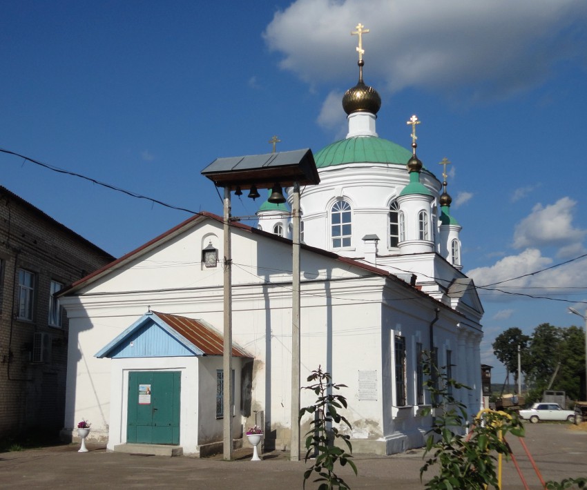 Урень. Церковь Трёх Святителей. фасады