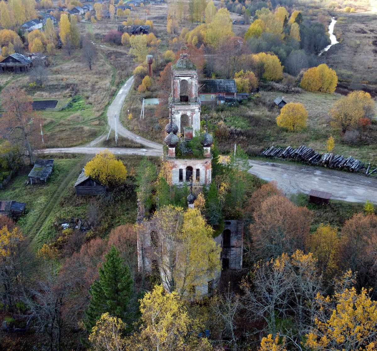 Церковь Воскресения Христова, Муравьище (Галичский район, Костромская область). общий вид в ландшафте