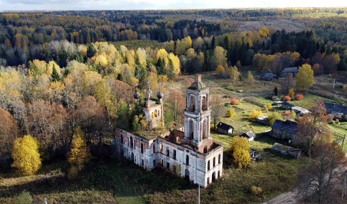 Церковь Воскресения Христова, Муравьище (Галичский район, Костромская область). общий вид в ландшафте