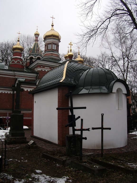 Часовня Иоанна Кронштадтского, Минск (Минск, город, Беларусь, Минская область). фасады, на заднем плане Церковь Александра Невского