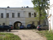 Домовая церковь Иоанна Богослова при Духовной семинарии, Белым фоном выделена сохранившаяся арочная часть колокольни, стоящая во дворе семинарии<br>, Вахитовский район, Казань, город, Республика Татарстан