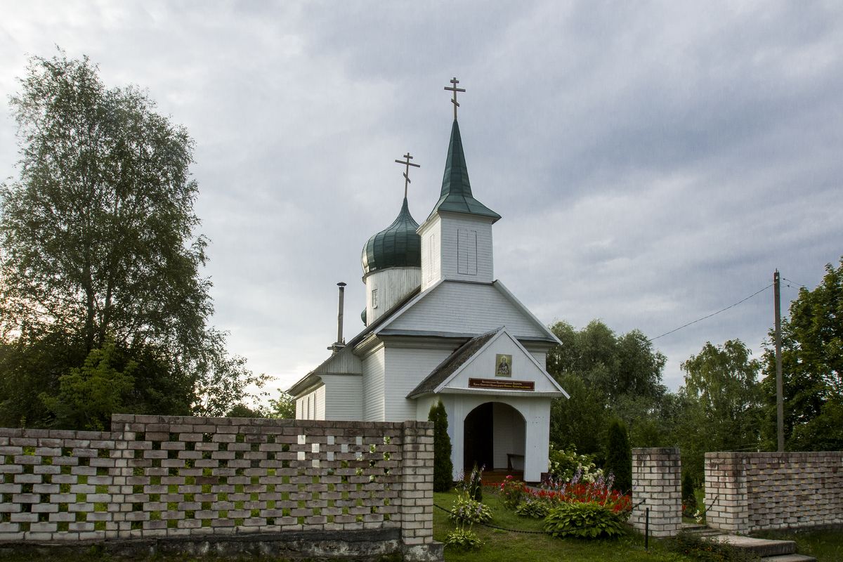 Церковь Иоанна Кронштадтского, Краснолуки (Чашникский район, Беларусь, Витебская область). общий вид в ландшафте