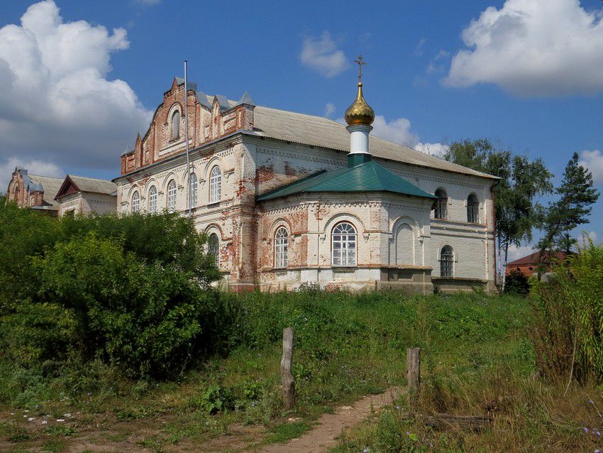 Купля. Церковь Трех Святителей. фасады