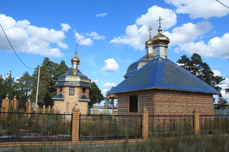 Белоомут. Церковь Матроны Московской. общий вид в ландшафте