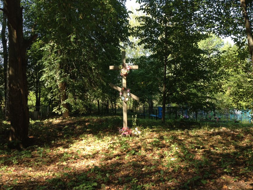 Церковь Николая Чудотворца, Челищево (Износковский район, Калужская область). дополнительная информация, Крест на месте разрушенного храма