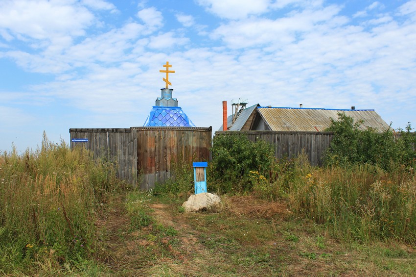 Аскулы. Часовня Казанской иконы Божией Матери. общий вид в ландшафте