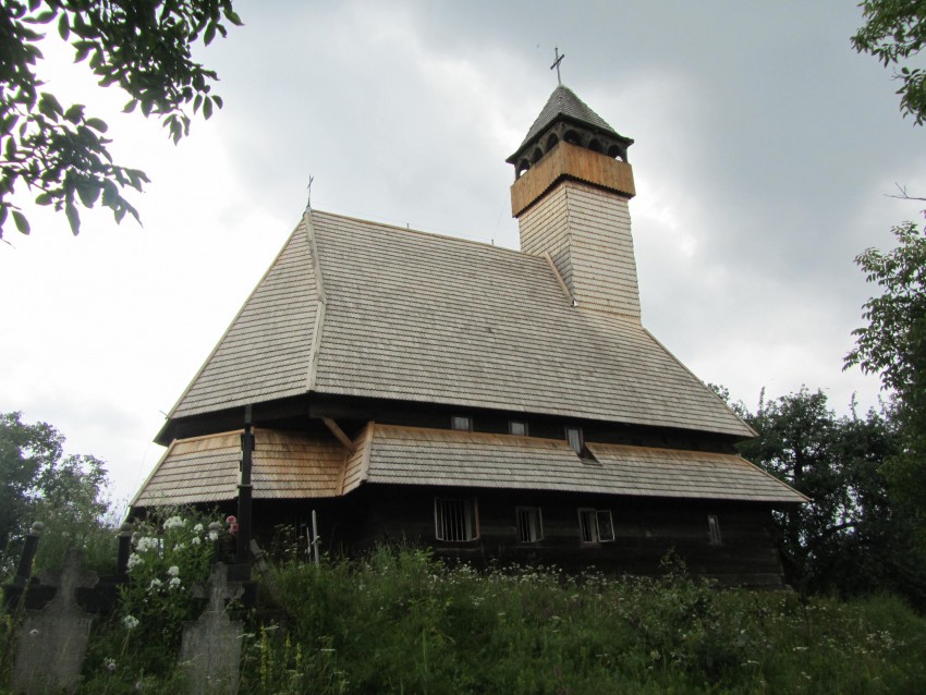 Церковь Николая Чудотворца (нижняя), Среднее Водяное (Раховский район, Украина, Закарпатская область). фасады, вид с северо-востока