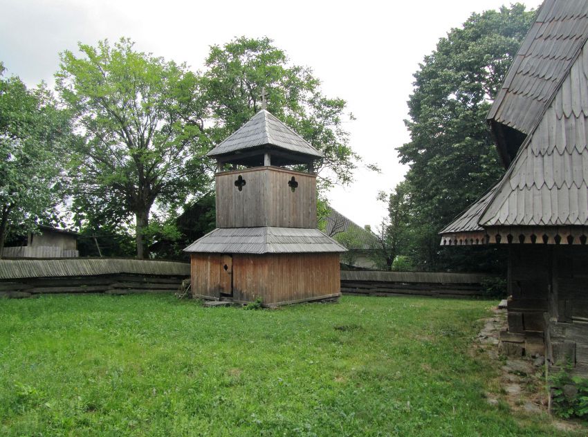 Новоселица. Церковь Успения Пресвятой Богородицы. фасады, звонница