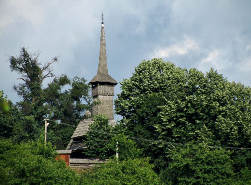 Церковь Успения Пресвятой Богородицы, Новоселица (Береговский район, Украина, Закарпатская область). общий вид в ландшафте, вид с запада