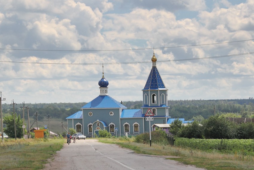 Новое Ерёмкино. Церковь Михаила Архангела. общий вид в ландшафте