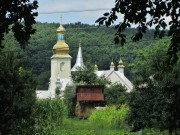 Церковь Михаила Архангела (новая), вид от Михаило-Архангельской церкви<br>, Крайниково, Хустский район, Украина, Закарпатская область