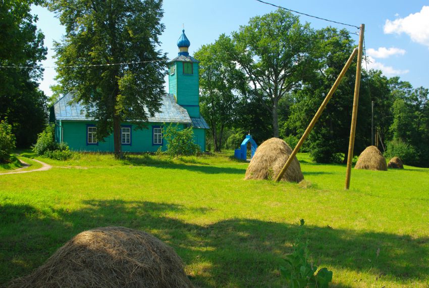 Неизвестная старообрядческая моленная, Ковалёво (Краславский край, Латвия). общий вид в ландшафте