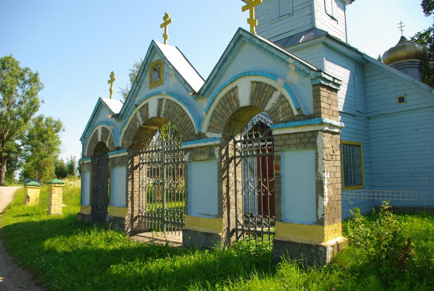 Неизвестная старообрядческая моленная, Слостовка (Краславский край, Латвия). дополнительная информация, Ворота в моленную.