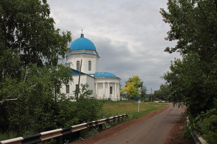 Церковь Смоленской иконы Божией Матери, Державино (Бузулукский район, Оренбургская область). фасады, Дорога к храму. с.Державино