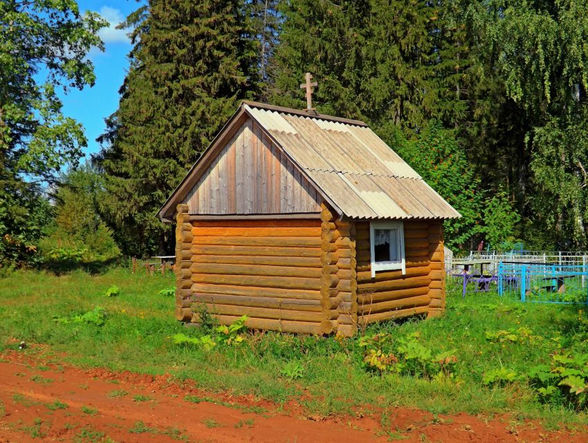 Неизвестная часовня, Ошлань (Богородский район, Кировская область). общий вид в ландшафте
