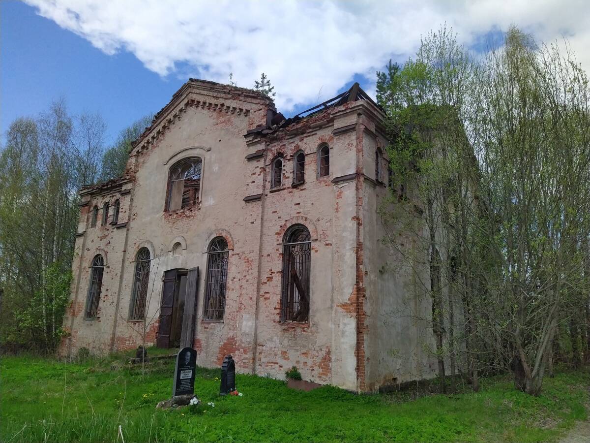 Церковь Николая Чудотворца, Верескуново (Удомельский городской округ, Тверская область). фасады, Май 2025 г.