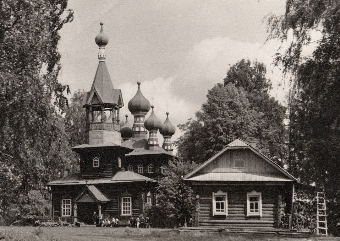 Покрова Пресвятой Богородицы женский монастырь. Церковь Трифона Вятского, Каменное Заделье (Балезинский район, Республика Удмуртия). архивная фотография, Фото из архива Г.А. Кочина.