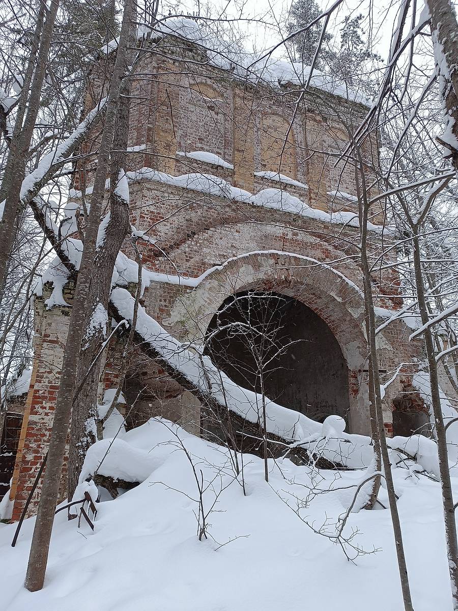 общий вид в ландшафте. Церковь Успения Пресвятой Богородицы, Богородица, урочище (Галичский район, Костромская область)