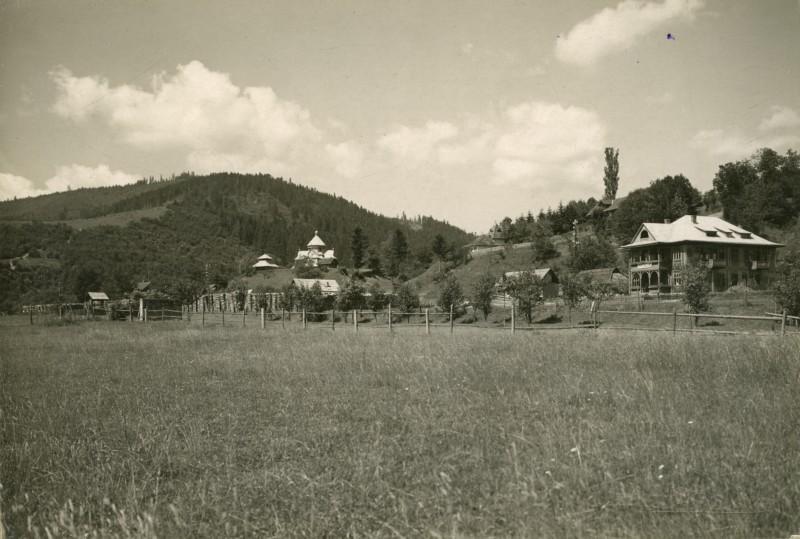 Яремче. Церковь Михаила Архангела. архивная фотография, http://www.fototeka.ihs.uj.edu.pl/navigart/node/22457  Фото 1933 г. 