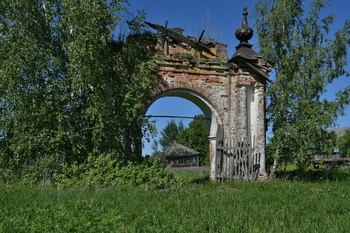 Церковь Николая Чудотворца, Костома (Галичский район, Костромская область). архитектурные детали, Ворота церковной ограды