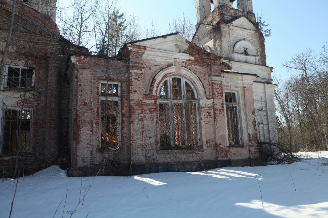 Церковь Троицы Живоначальной, Мостище, урочище (Галичский район, Костромская область). архитектурные детали
