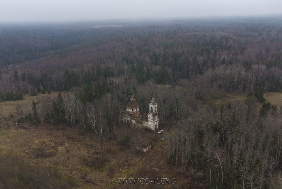 Церковь Троицы Живоначальной, Мостище, урочище (Галичский район, Костромская область). общий вид в ландшафте