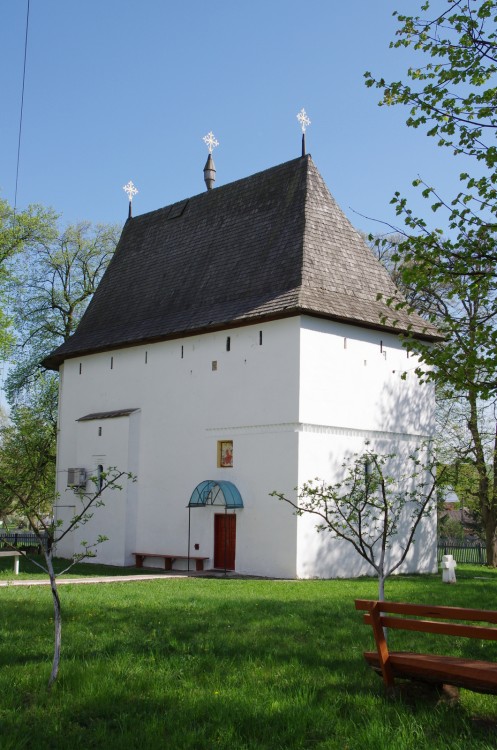 Церковь Илии Пророка (старая), Топоровцы (Черновицкий район, Украина, Черновицкая область). фасады