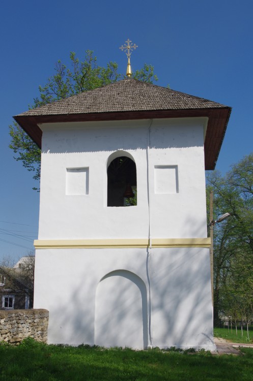 Топоровцы. Церковь Илии Пророка (старая). фасады, колокольня