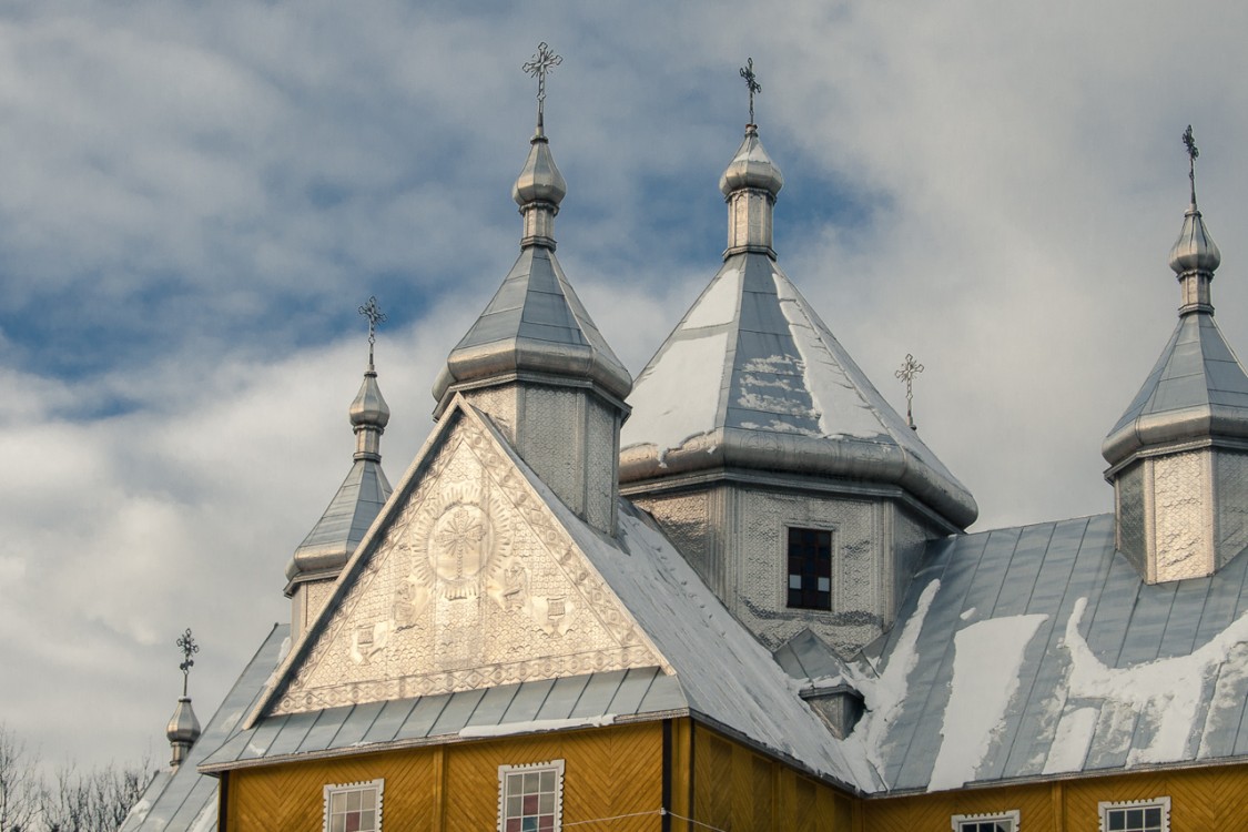 Церковь Успения Пресвятой Богородицы, Верховина (Верховинский район, Украина, Ивано-Франковская область). архитектурные детали