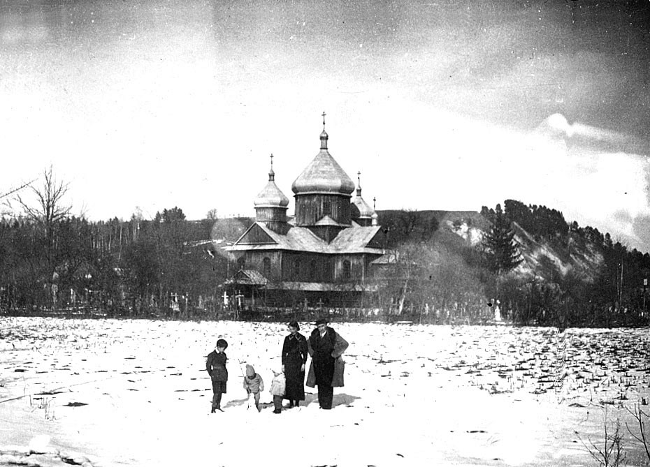 Косов. Церковь Рождества Иоанна Предтечи. архивная фотография, Вид Монастырской церкви с южной стороны в 20-х годах ХХ в. Источник: Книга-альбом «К 100-летию Монастырской Церкви Рождества Иоанна Крестителя»: Страницы истории