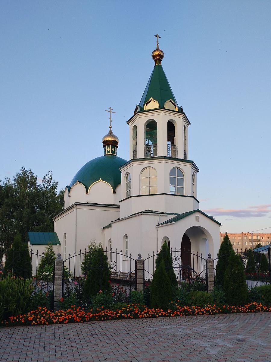 общий вид в ландшафте. Церковь Николая Чудотворца (новая), Корма (Кормянский район, Беларусь, Гомельская область)