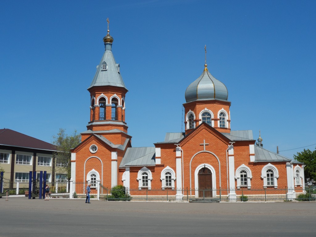 Погода на 10 дней переволоцкий оренбургской области. Поселок Переволоцкий. Поселок Переволоцкий Оренбургской области. Храм в Переволоцке Оренбургской области. Капитоновка Переволоцкий район.