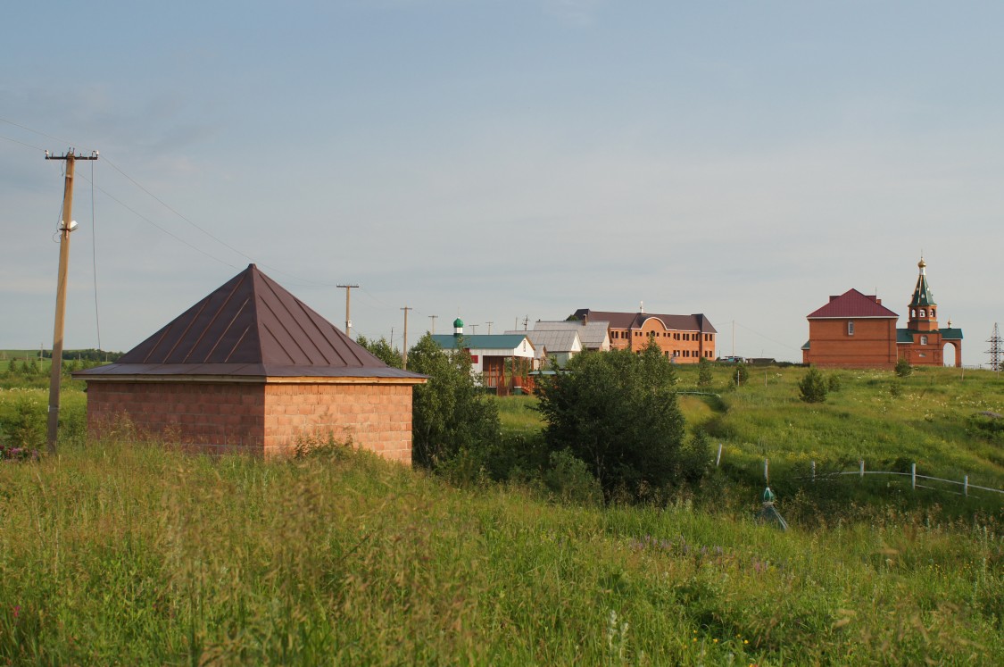 Варваринский женский монастырь, Скворчиха (Ишимбайский район, Республика Башкортостан). общий вид в ландшафте