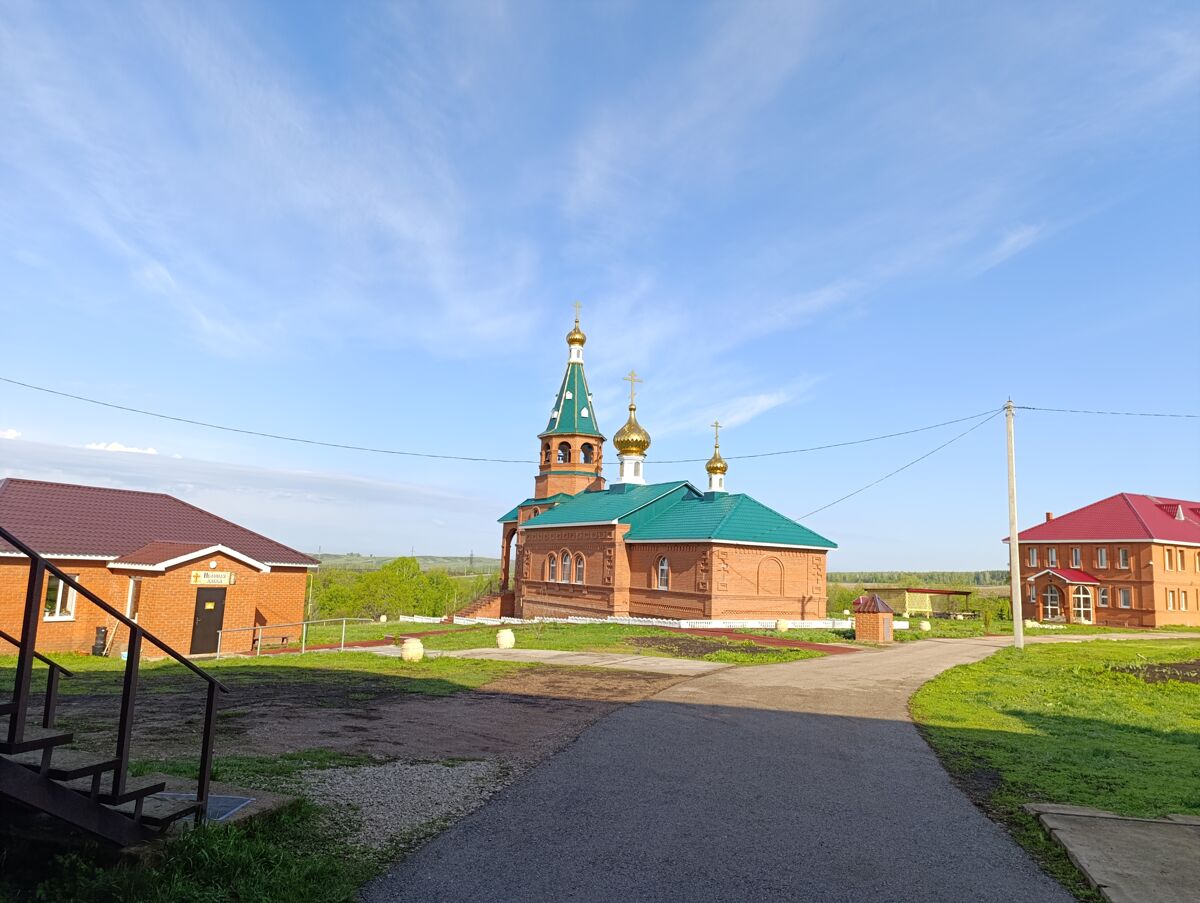 Варваринский женский монастырь, Скворчиха (Ишимбайский район, Республика Башкортостан). общий вид в ландшафте