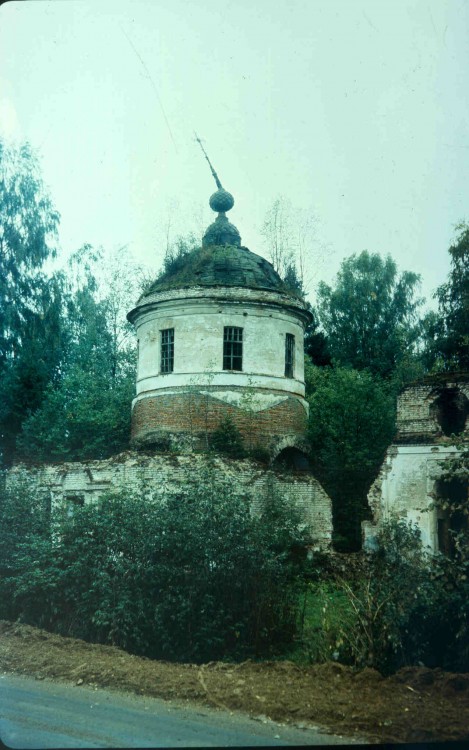 Устровка. Церковь Покрова Пресвятой Богородицы. фасады, 1994