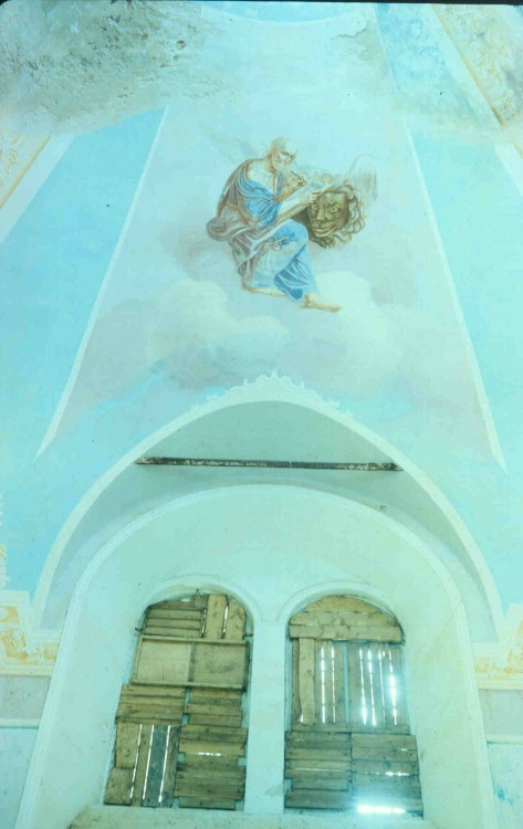 Залужье (погост Поляны). Неизвестная церковь. интерьер и убранство, 1994
