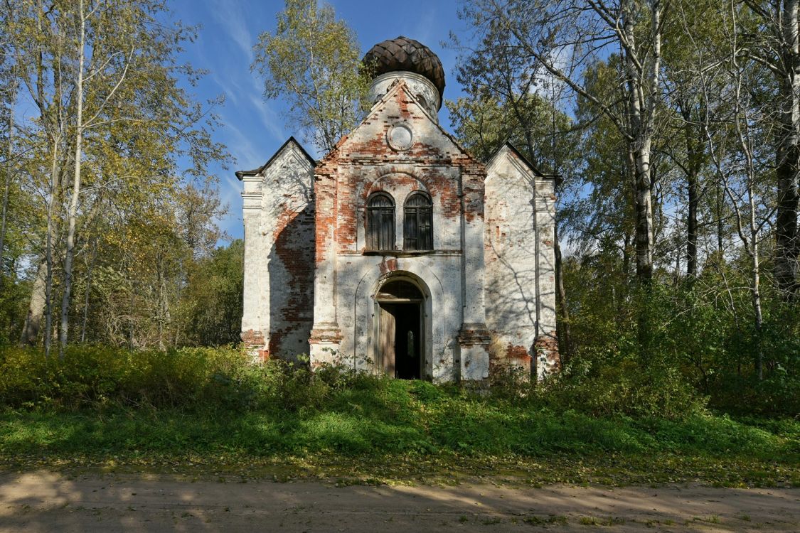 Залужье (погост Поляны). Неизвестная церковь. фасады, Вид с запада