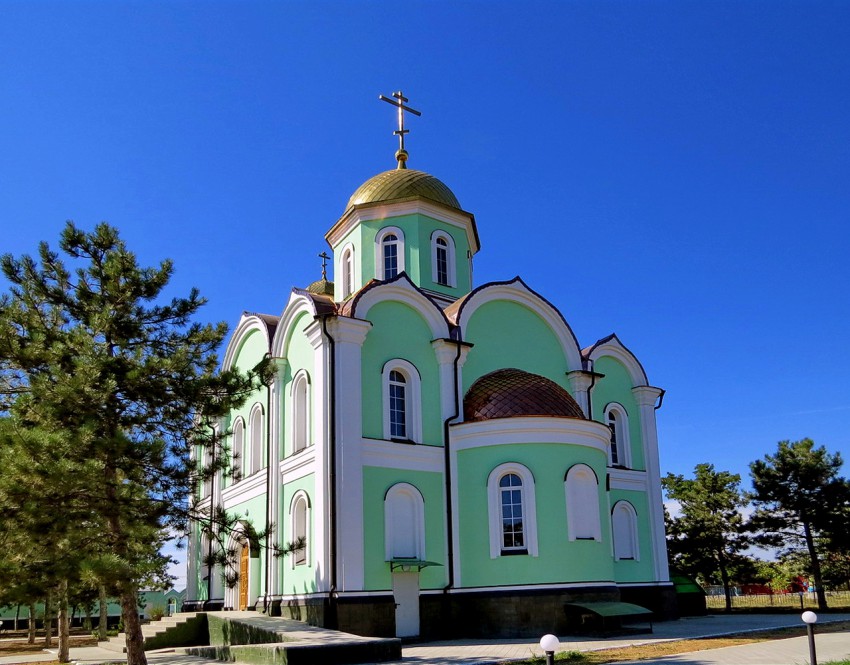 Пешково. Церковь Иоанна Богослова. общий вид в ландшафте