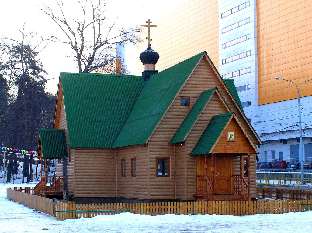 Церковь Николая Чудотворца в Щукине (временная), Щукино (Северо-Западный административный округ (СЗАО), г. Москва). общий вид в ландшафте
