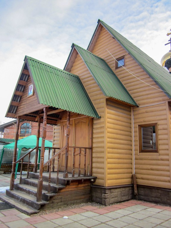 Церковь Николая Чудотворца в Щукине (временная), Щукино (Северо-Западный административный округ (СЗАО), г. Москва). архитектурные детали, Крыльцо и притвор храма